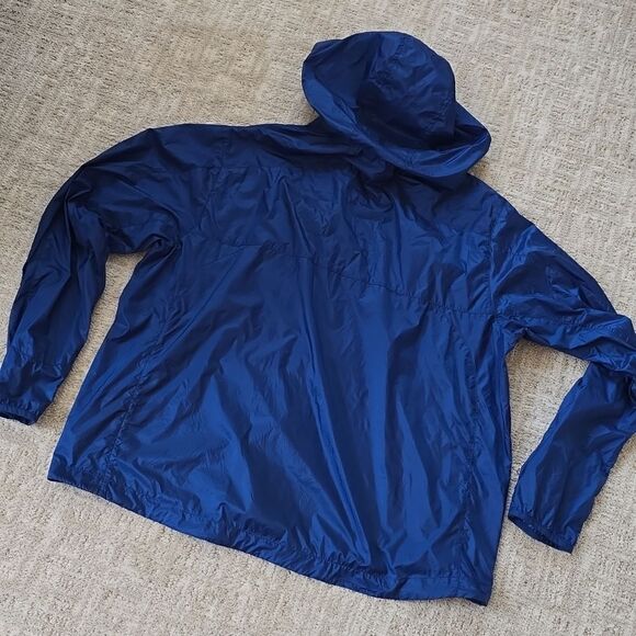 Eddie Bauer | Packable Windbreaker - Picture 9 of 9